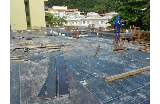 ASSOALHO DA  LAJE DO TETO DO 1ºPAV. TIPO